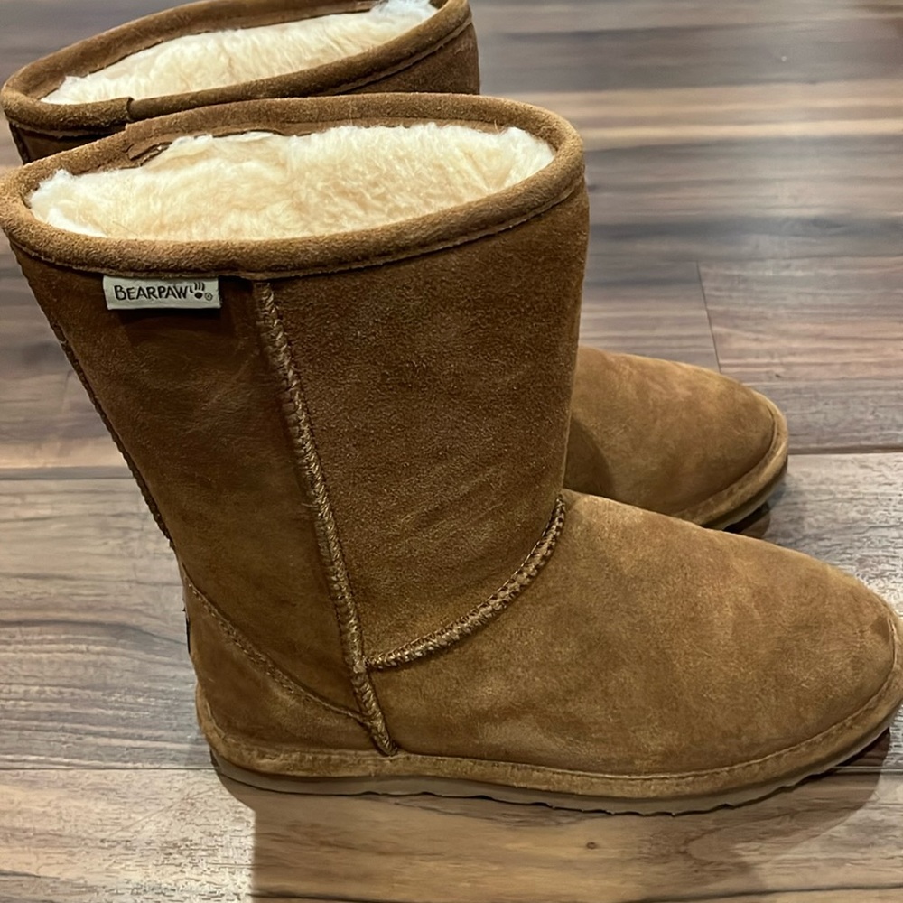 Bearpaw boots size 8/9